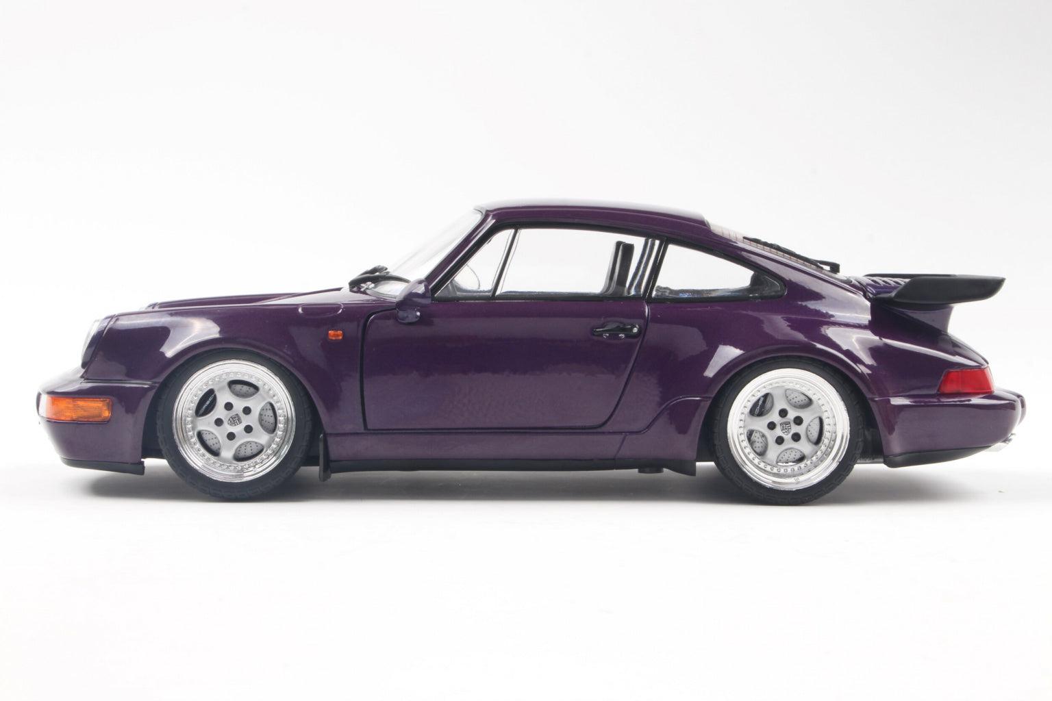 SOLIDO 1803412 MINIATURE PORSCHE 911 (964) TURBO VIOLET BLUE METALLIC
1990 1/18