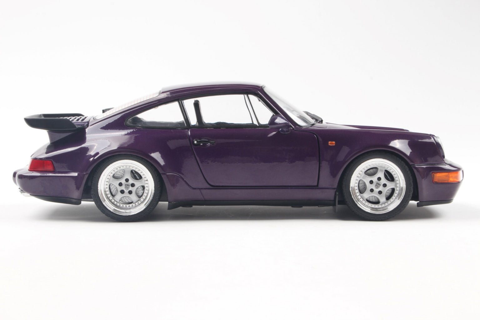 SOLIDO 1803412 MINIATURE PORSCHE 911 (964) TURBO VIOLET BLUE METALLIC
1990 1/18