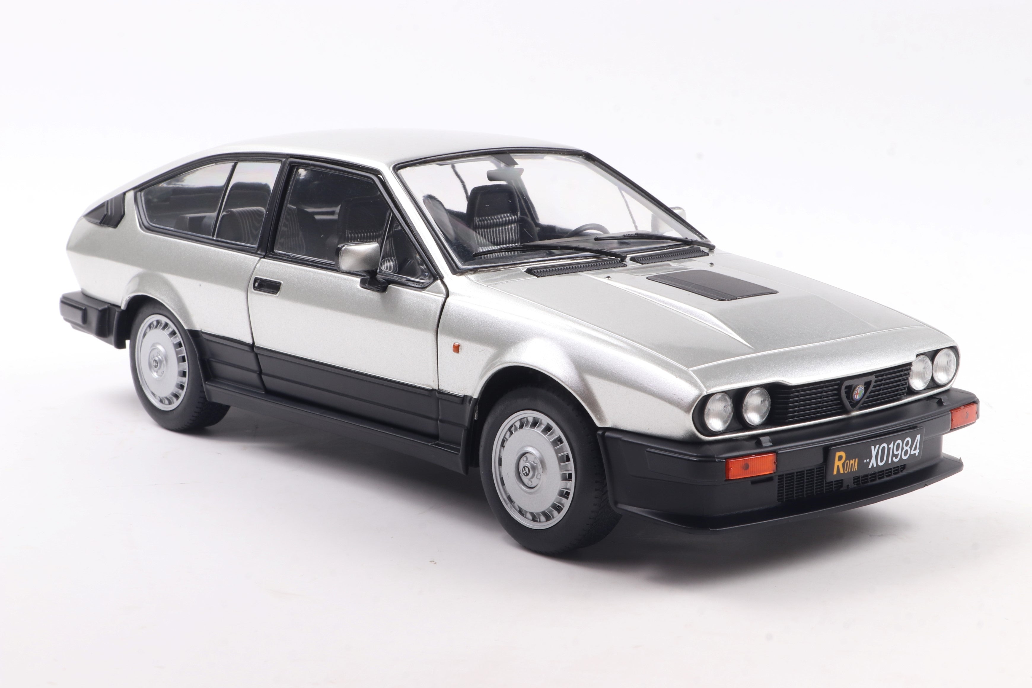 SOLIDO 1802307 MINIATURE ALFA ROMEO GTV6 SILVER 1984 1/18