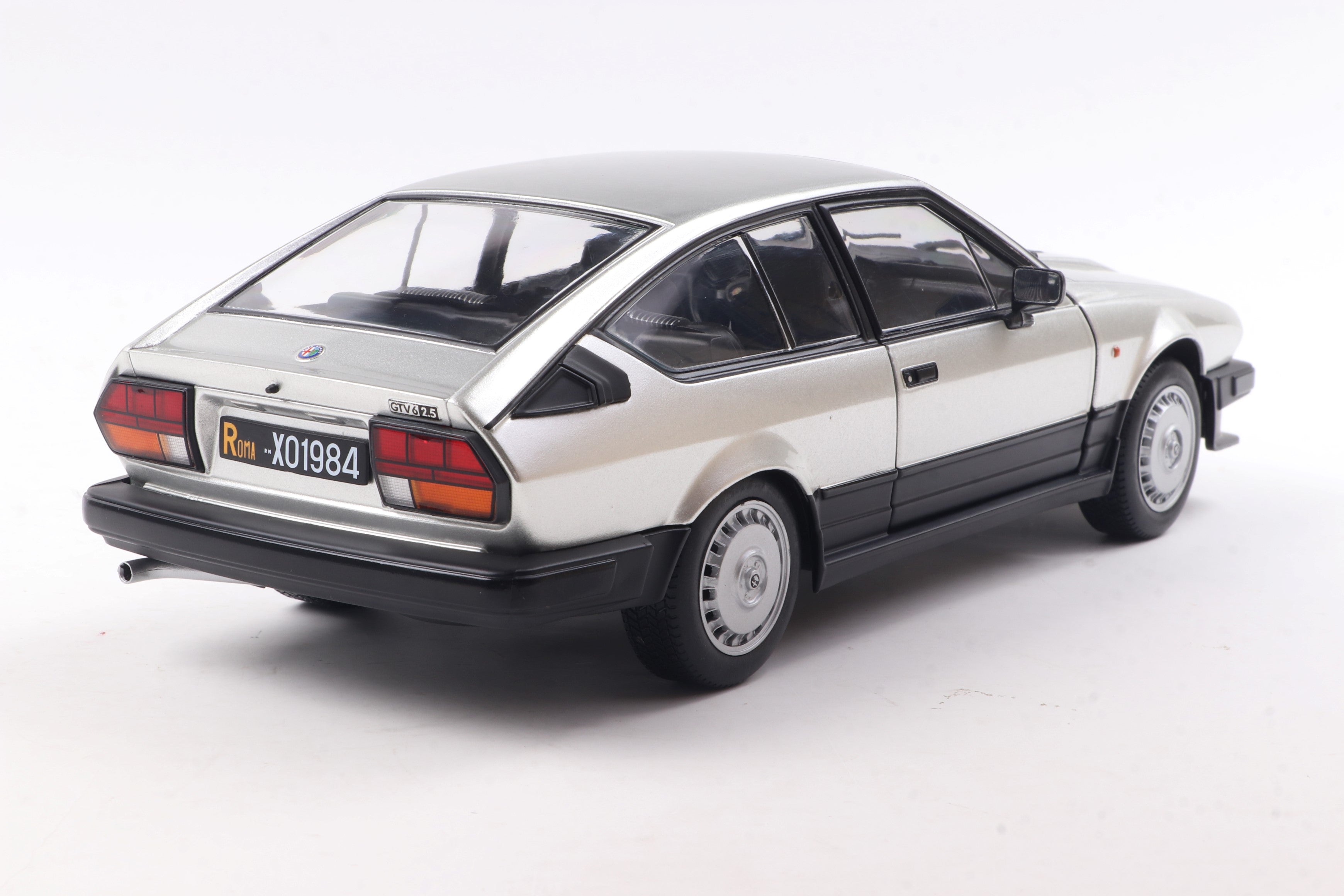 SOLIDO 1802307 MINIATURE ALFA ROMEO GTV6 SILVER 1984 1/18