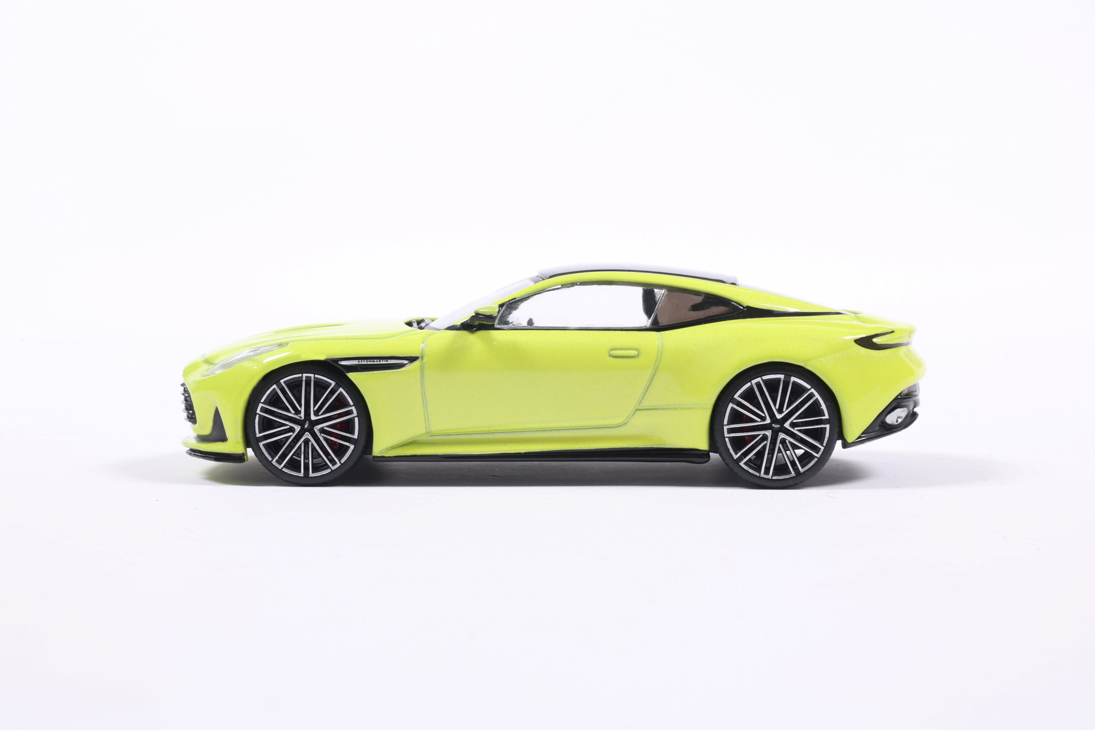 SOLIDO 4315703 MINIATURE ASTON MARTIN DB12 LIME ESSENCE 2023 1/43