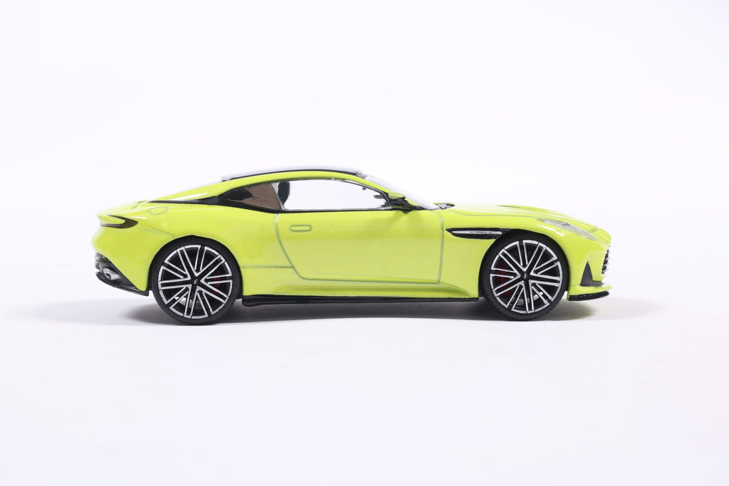 SOLIDO 4315703 MINIATURE ASTON MARTIN DB12 LIME ESSENCE 2023 1/43