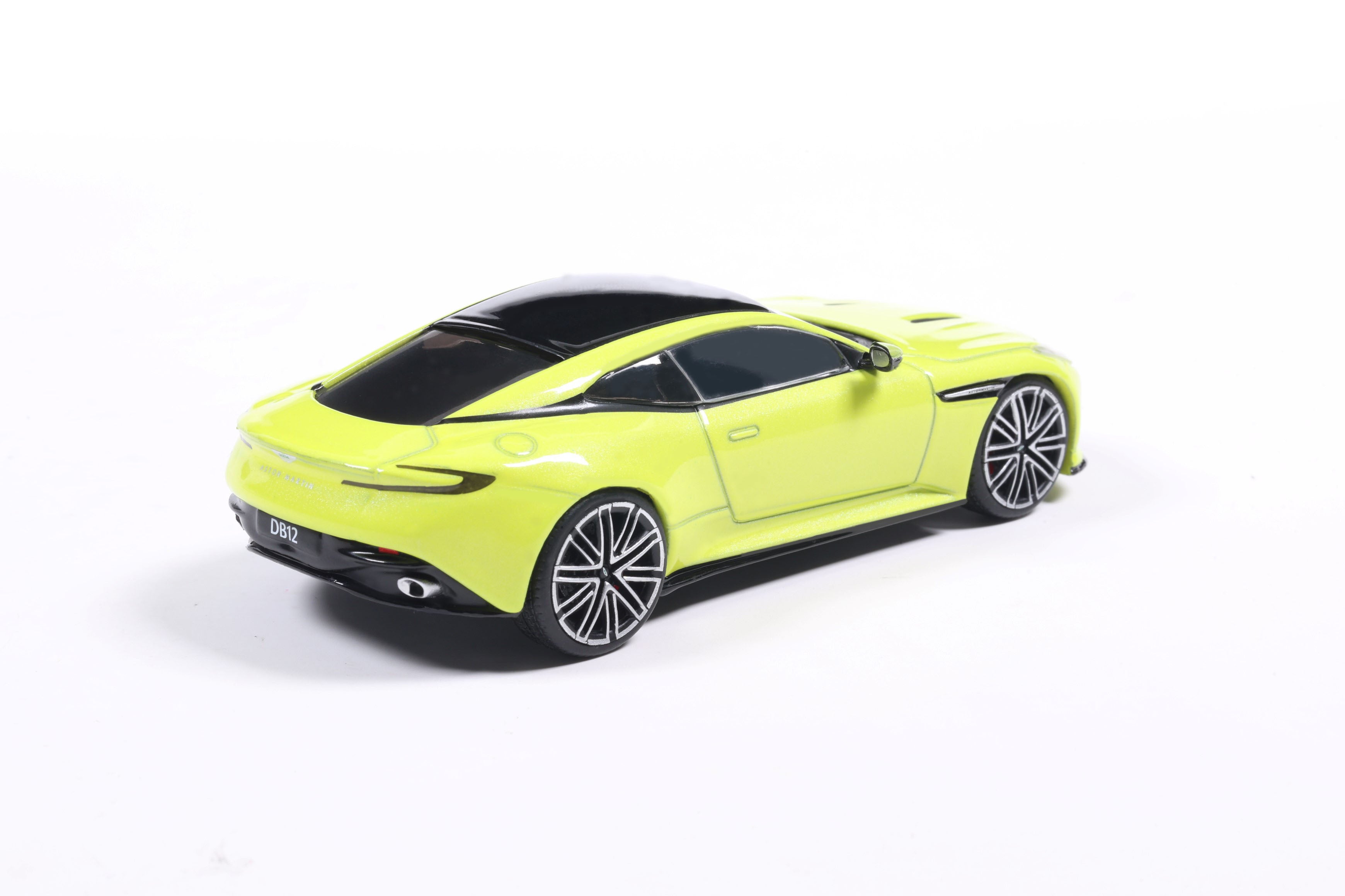SOLIDO 4315703 MINIATURE ASTON MARTIN DB12 LIME ESSENCE 2023 1/43
