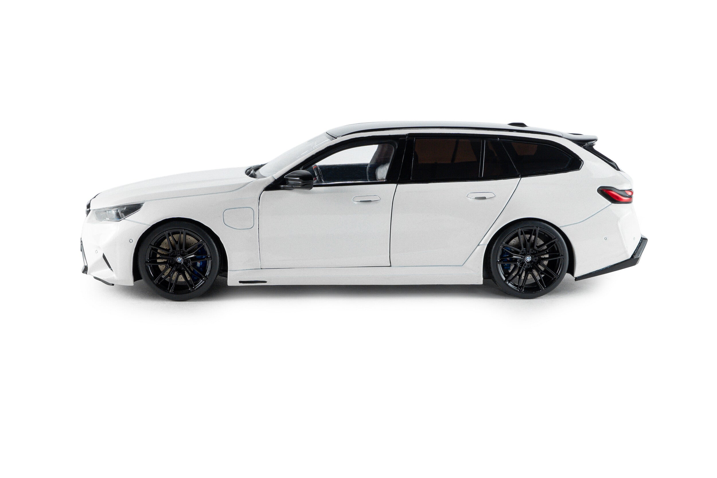 SOLIDO 1814802 MINIATURE BMW M5 TOURING ALPINE WHITE SOLID 2025 1/18