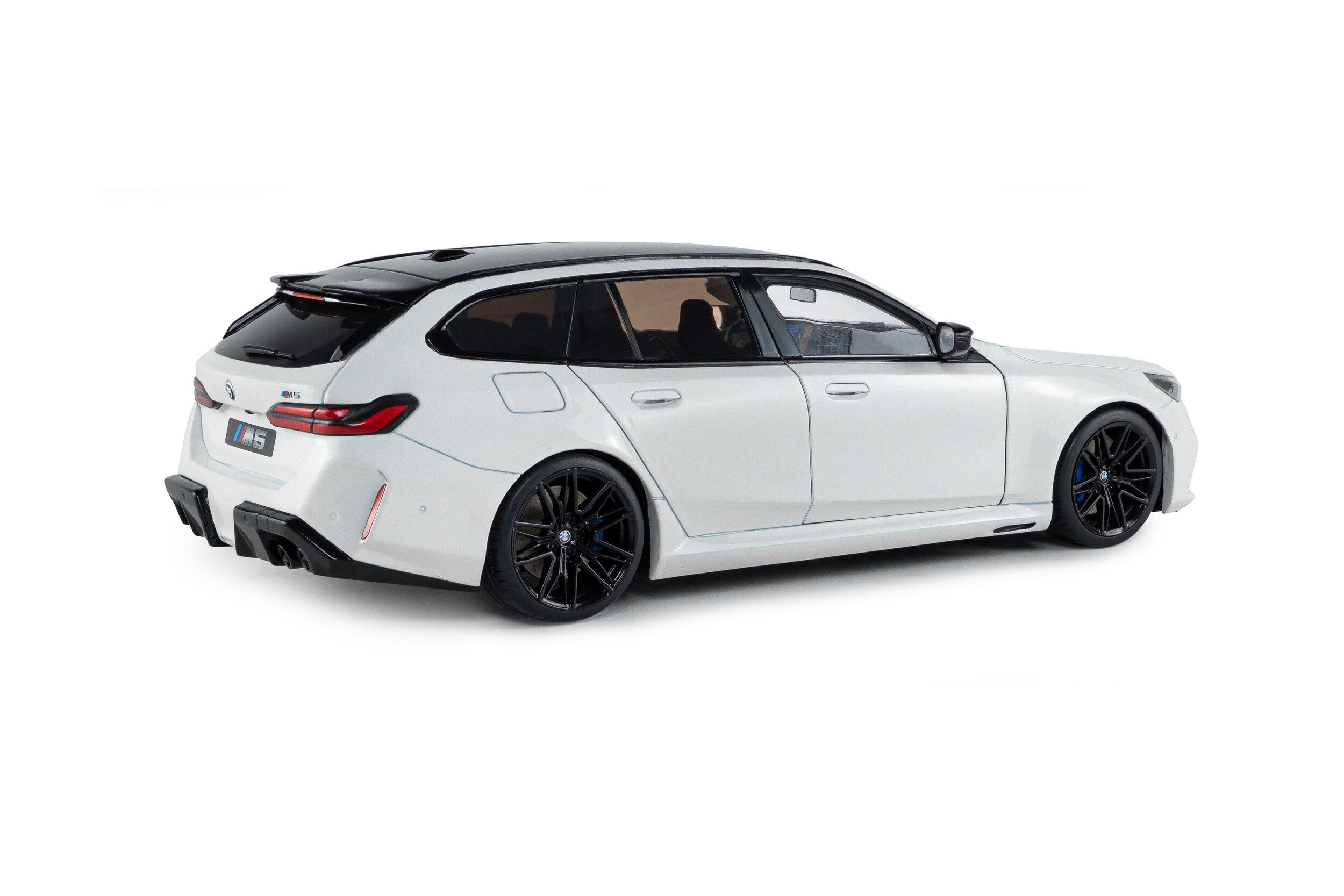 SOLIDO 1814802 MINIATURE BMW M5 TOURING ALPINE WHITE SOLID 2025 1/18