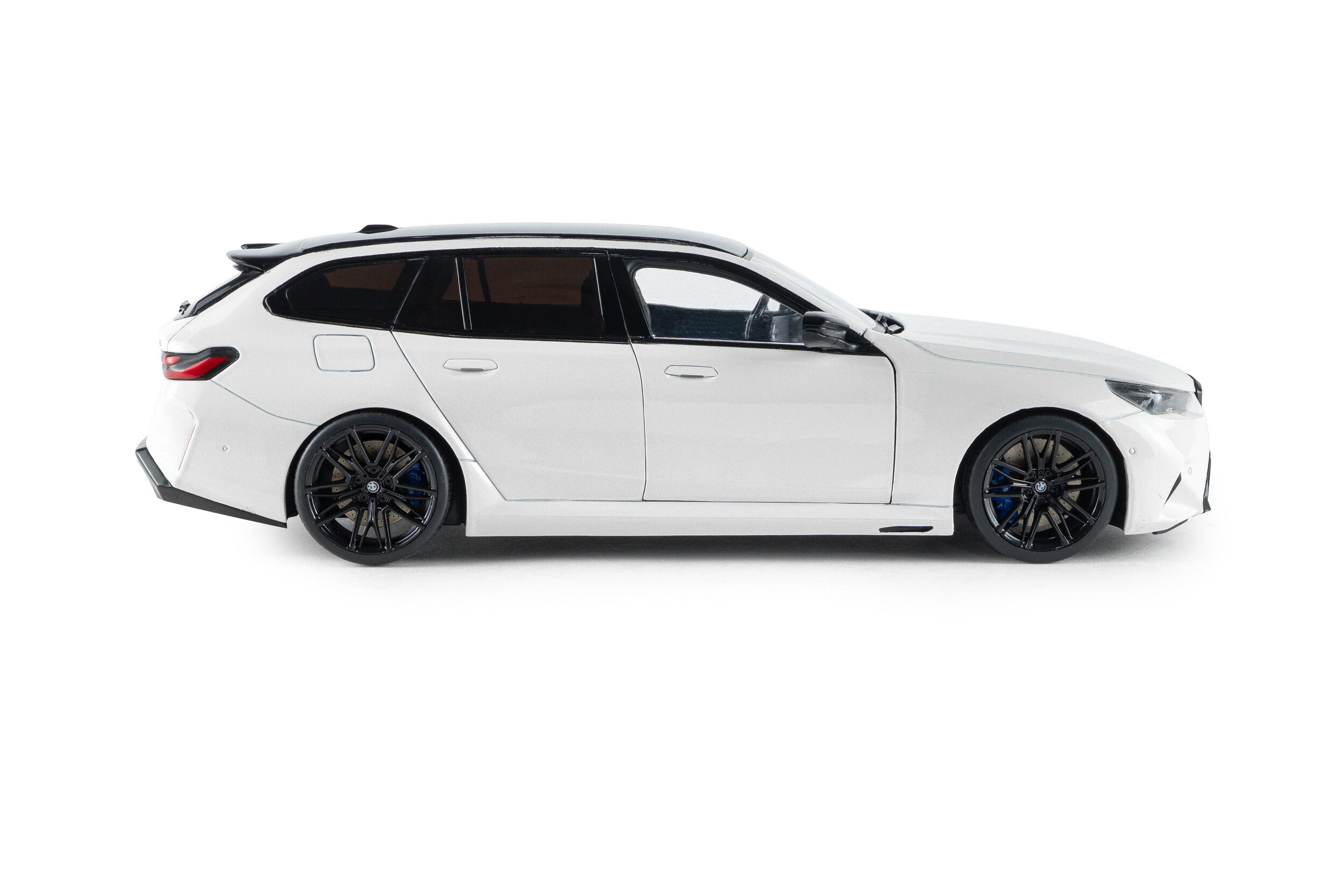 SOLIDO 1814802 MINIATURE BMW M5 TOURING ALPINE WHITE SOLID 2025 1/18