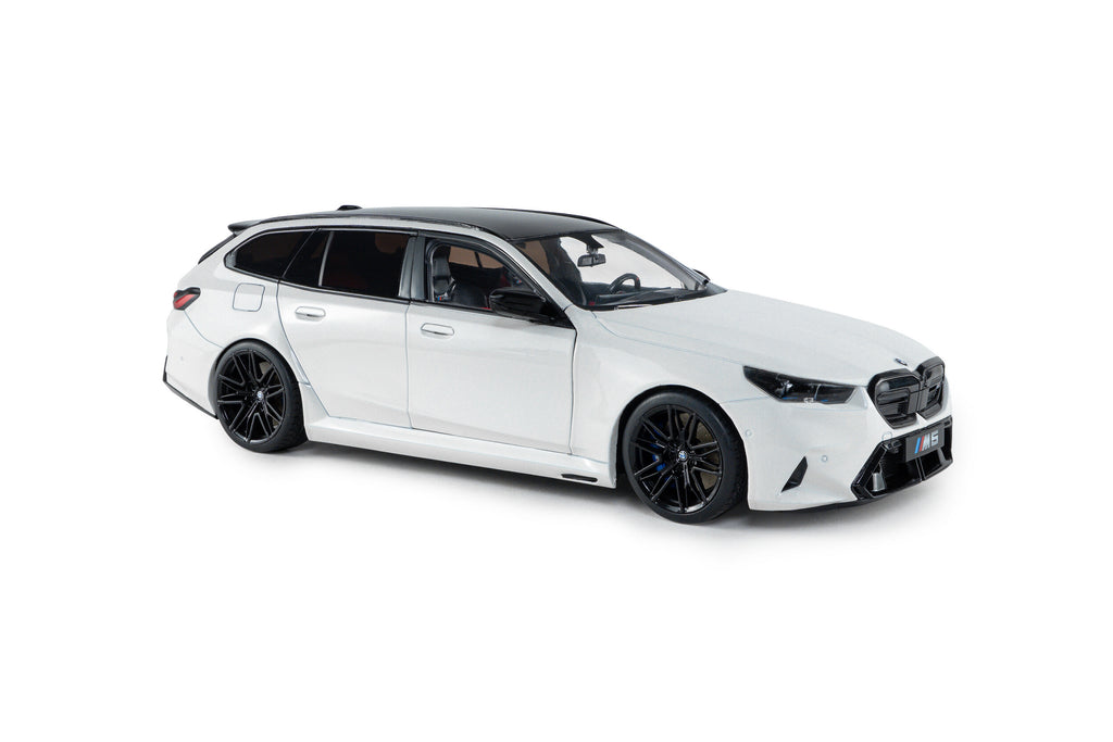 SOLIDO 1814802 MINIATURE BMW M5 TOURING ALPINE WHITE SOLID 2025 1/18